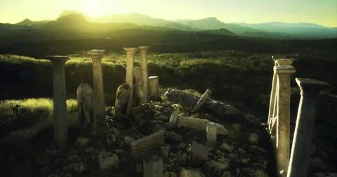 Ancient columns stand tall under a golden sunrise in a serene valley Ilustração Stock
