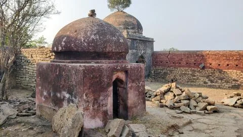 Ancient domed shrine inside Guru Nanak compound at Tilla Jogian pakistan Stock Photos