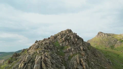 Ancient Eroded Landscape Of Măcin Mountains In Romania. Aerial Ascending Shot Vidéo 334555993