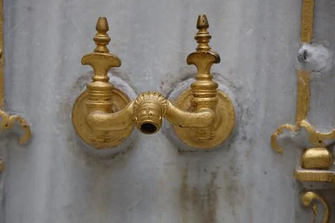 Ancient faucet inside Topkapi Palace, Turkey Foto stock
