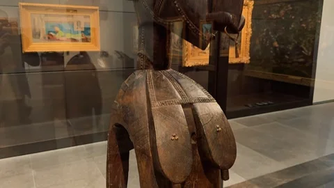 Ancient figurines of the Louvre Abu Dhabi 27 Video stock 327469401