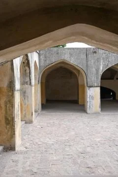 Ancient Fort Interior Featuring Vaulted Archways and Open Courtyard Fotos de archivo