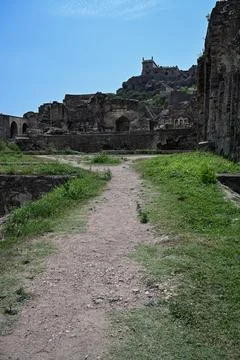 Ancient Fort Ruins With Stone Path Leading Toward Historic Hilltop Fortress Fotos Stock