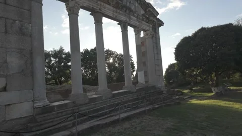 Ancient Greek columns at archaeological excavations in Albania, October 2024. Vidéo 286984792