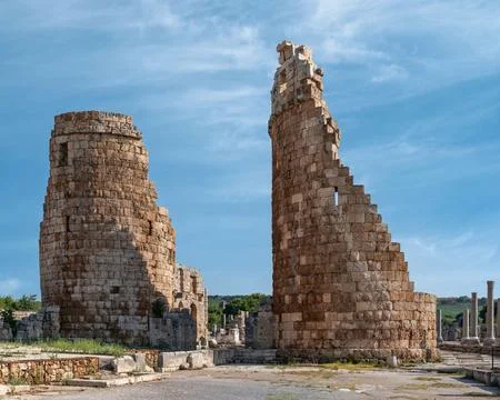 The ancient Hellenistic gate towers at the archaeological site of Perge, Antalya 库存照片
