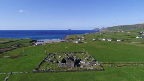 Ancient Irish graveyard in fields Near the Coast, County Kerry 스톡 동영상 163888746