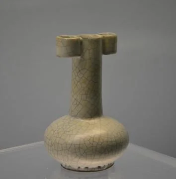 Ancient jar with two ears and crack in Shanghai Museum Stock Photos