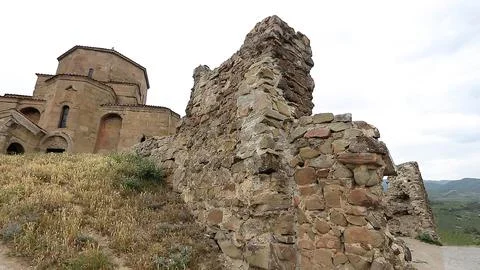 Ancient Jvari Monastery architecture and stone wall Fotos de archivo