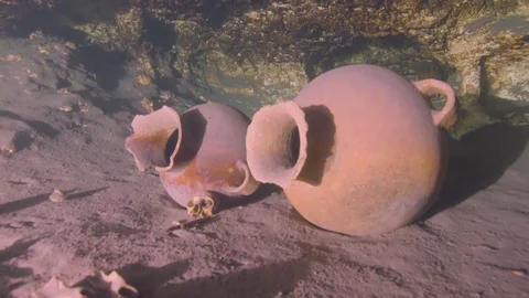 Ancient Mayan human skull and water pots in a underwater cave / cenote Stock Footage 78006430