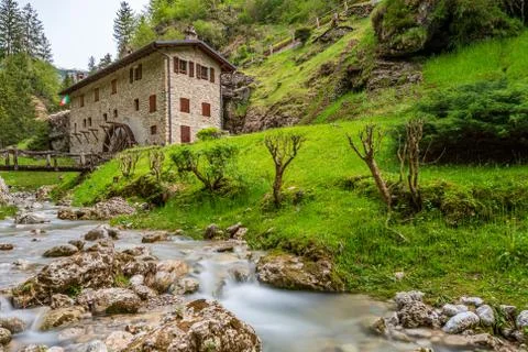Ancient mill on the river Foto stock