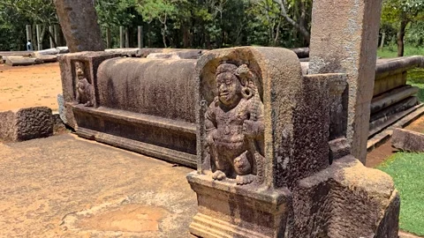 An ancient Muragala (guard stone) in Sri Lanka. 4K 스톡 동영상 332818003