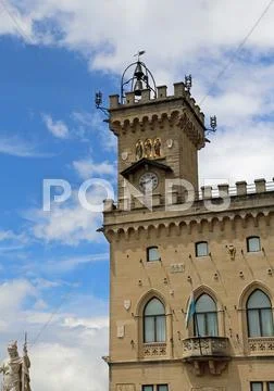 Ancient Palace of the Government of San Marino and statue Stock Photos