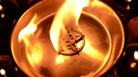 Ancient pentagram burning Stockbeeldmateriaal 44019939
