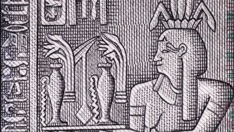 Ancient Pharaonic engraving of god Hapi on Egypt 5 pounds banknote tilting Stock Footage 149787592