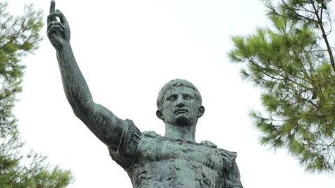 Ancient Roman Emperor Julius Caesar Octavianus Augustus Statue in Pincio Park Video stock 96032112