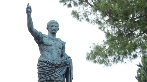 Ancient Roman Emperor Julius Caesar Octavianus Augustus Statue in Pincio Park Video stock 96032216