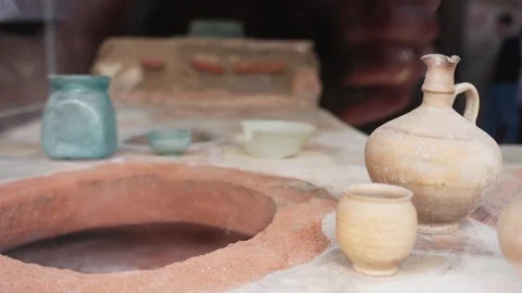 Ancient Roman pottery displayed inside a Pompeii thermopolium, with ceramic Видео 336170589
