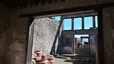 Ancient Ruins of Pompeii Archaeological Site Near Mount Vesuvius, Italy Vídeos de archivo 347596053