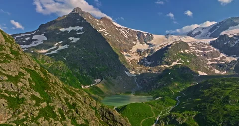 Ancient snow glacier among high mountains. The peaks of the mountains are 库存影片 302074928