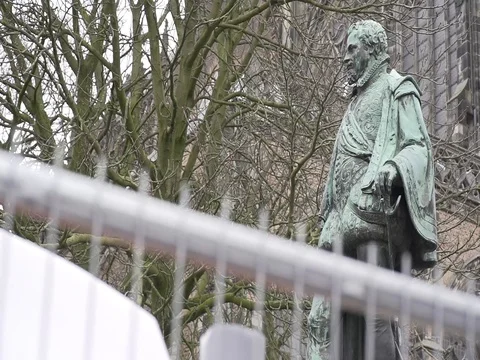 Ancient-Statue-Dollyshot-Slow-Motion-Utrecht-The-Netherlands 動画素材 75757100