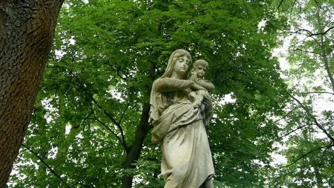 Ancient statue of mary with jesus 스톡 동영상 115032905