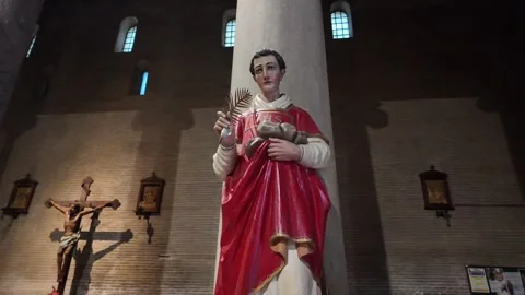 Ancient Statue of Saint Lawrence in Rome, Italy Vídeos de archivo 324790744