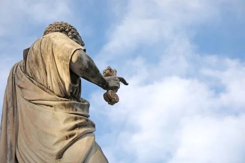 Ancient statue of Saint Peter in key on the hand and blue sky and white cloud Fotos Stock