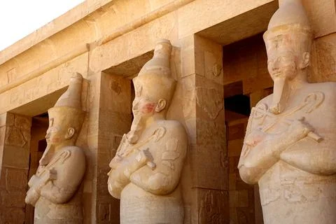 Ancient Statues at the Mortuary Temple of Hatshepsut in the Valley of the Q.. Stock Photos