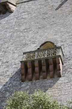 Ancient stone castle wall featuring decorative balcony Fotos de archivo