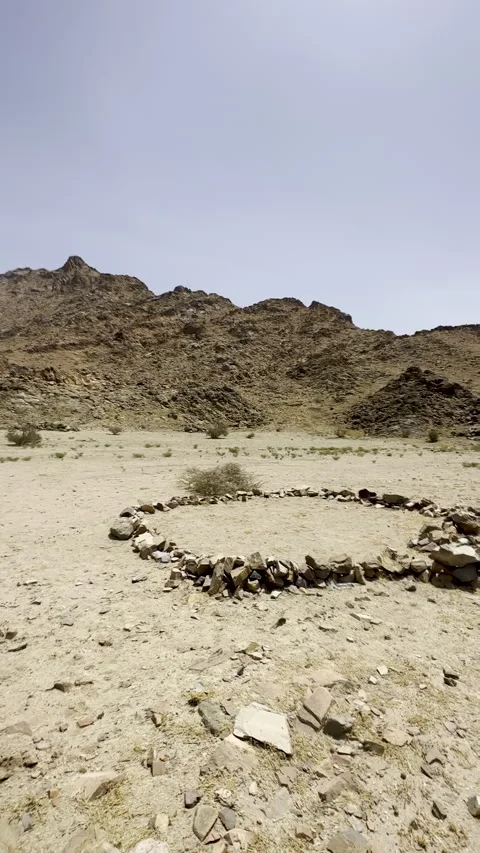 Ancient Stone Circle in Rocky Desert Landscape Vídeo Stock 327863448