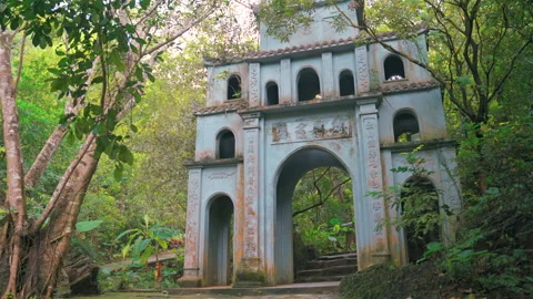 Ancient Stone Gate Surrounded by Lush Forest at Bai Dinh Pagoda 스톡 동영상 331033044