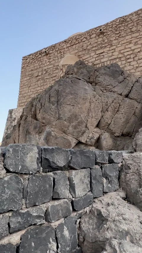 Ancient Stone Ruins to Modern Al Fath Mosque 库存影片 335330552