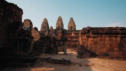 Ancient stone ruins of pre rup temple, a hindu temple in angkor, cambodia 스톡 동영상 325070786