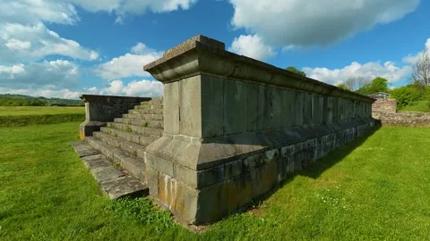 Ancient stone structure stands tall. Felix Romuliana, Jupiter Temple Stockbeeldmateriaal 335298707