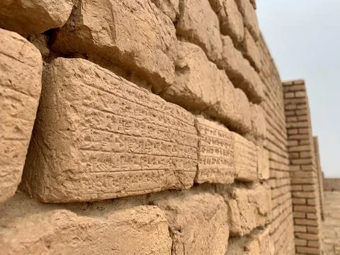 Ancient stone wall with Cuneiform text and script in Mesopotamia, Chogha-zanbil, 库存照片