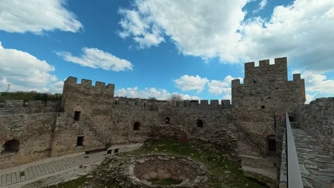 Ancient stone walls stretch under a bright. Ram Fortress, Serbia Vidéo 332543284