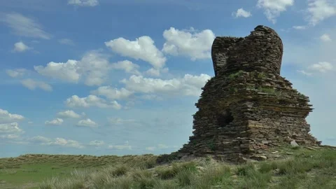An ancient stupa in the Mongolian steppe, timelapse. Stock Footage 132730492