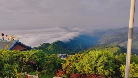 Ancient Temple Roofline and Lush Green Mountains Shrouded in Mist, Shaanxi 動画素材 337599772