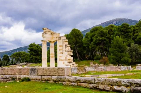 Ancient temple ruins with columns at Epidaurus, Greece. Foto stock