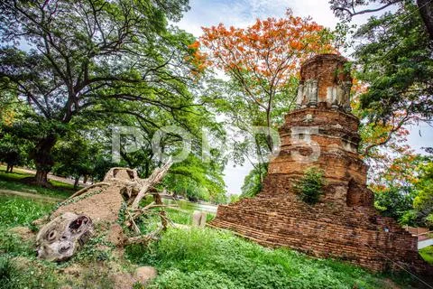 Ancient Thai ruins in Ayutthaya Stock Photos