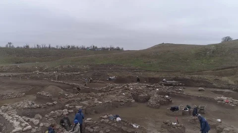 Ancient town excavations of archaeologists. Vídeo Stock 104181751