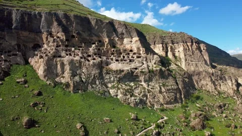 Ancient vardzia cave monastery complex in georgia Vídeos de archivo 345965014