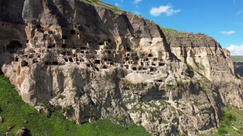 Ancient vardzia cave monastery complex in georgia Vídeo Stock 347818076