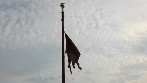 Ancient Venice flag develops against the backdrop of an overcast cloudy sky 動画素材 126114032