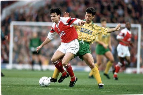 Anders Limpar In Action For Arsenal Against Norwich. Pkt 2284 - 157443 Stock Photos