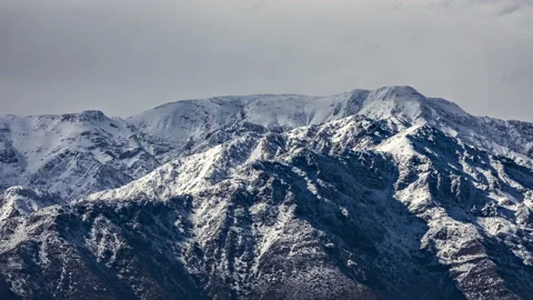 Andes mountains during winter time. Snowcapped summits and strong winds movin Vídeos de archivo 153879467