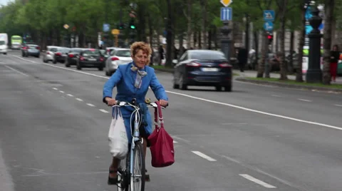 ANDRASSI PEOPLE BUDAPEST 03 Stock Footage 39210569