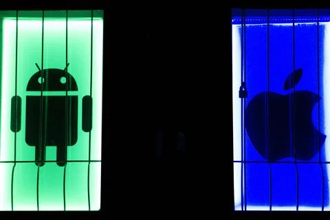Android and Apple logotype on pc screen. Android - the operating system. Appl Stock Photos