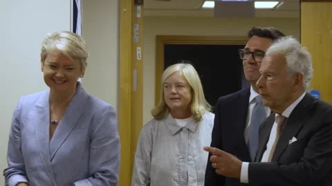 Andy Burnham and Yvette Cooper visits a care home in North London Видео 340777831