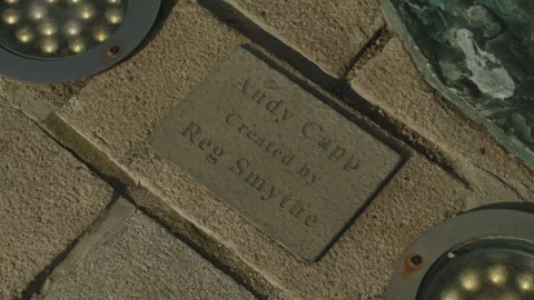 Andy Capp Bronze Statue Title Plaque. Vídeos de archivo 136673322